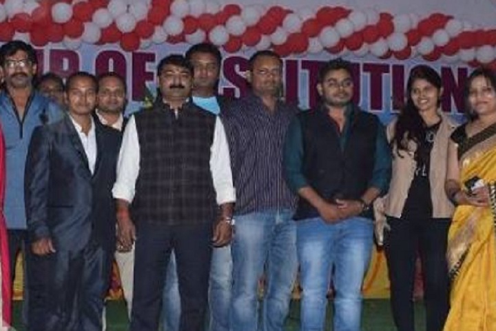 https://cache.careers360.mobi/media/colleges/social-media/media-gallery/13775/2018/12/5/Group picture of G Singh Law College Allahabad_Others.JPG